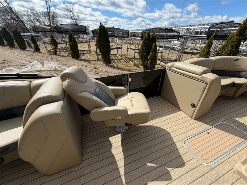 Slide: The Image of Interior of a 2023 Starcraft SLS 3 boat with beige leather seating. - 22