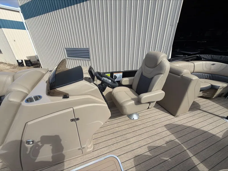 Slide: The Image of Interior of a 2023 Starcraft SLS 3 boat with beige leather seats. - 26