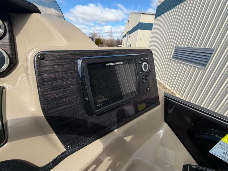 Slide: The Image of Humminbird Helix 5 on Starcraft SLS 3 boat, 2023 model. - 29