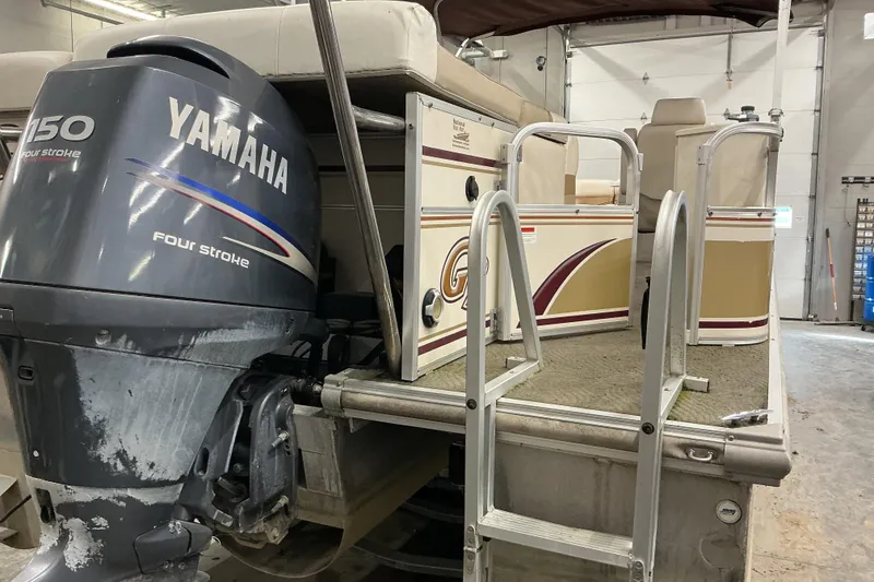 Slide: The Image of 2008 SunCatcher LX3 26 DC pontoon boat with Yamaha 150 four-stroke engine in a garage. - 4