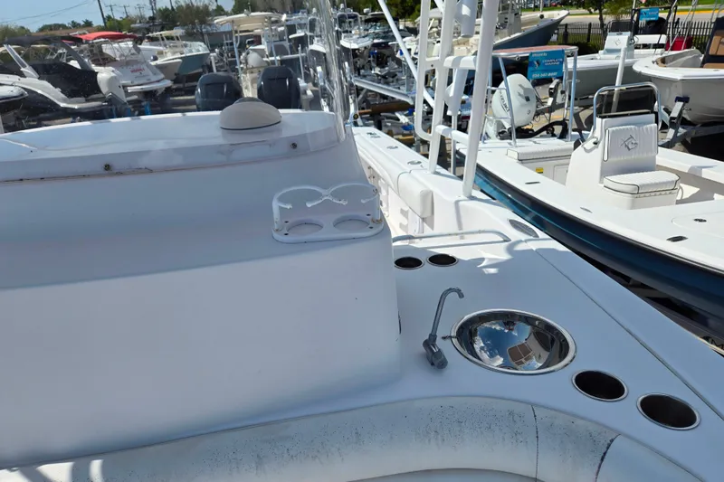 Slide: The Image of 2007 Donzi 35 ZF Daytona boat interior with sink and cup holders. - 20