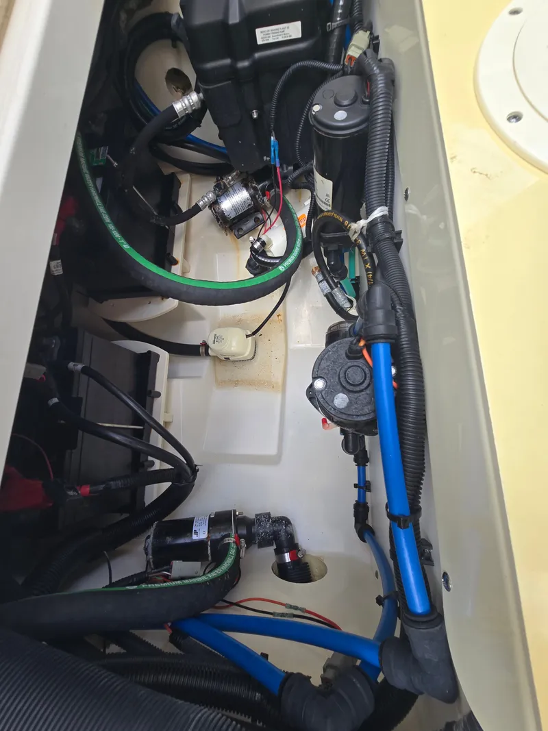 Slide: The Image of Boston Whaler 250 Outrage 2009 - 17