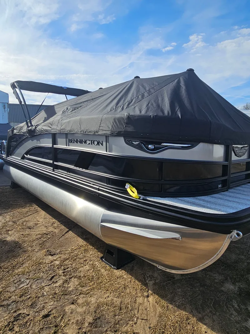 Slide: The Image of Bennington M Series 22 M-Fast Back Quad Bench 2026 - 4