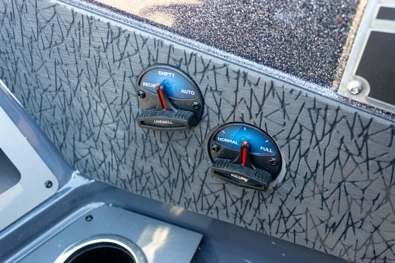 Slide: The Image of Control panel of 2026 Vexus VXs21 boat with livewell and volume gauges. - 28