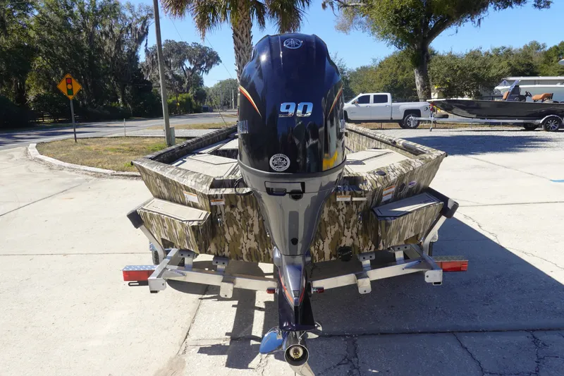 Slide: The Image of 2026 Avid 18 Commander boat with camouflage design and Yamaha 90 outboard motor. - 6