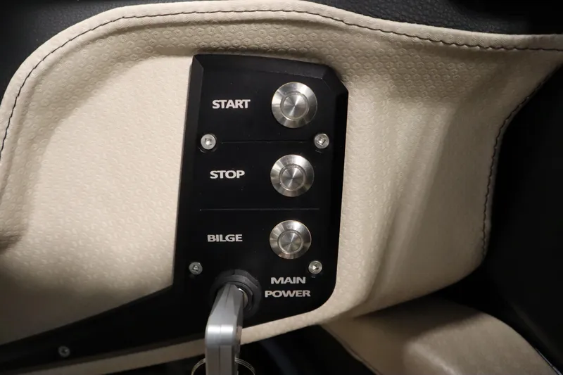 Slide: The Image of Steering wheel with cruise control paddles in 2024 Centurion Ri230 boat. - 29