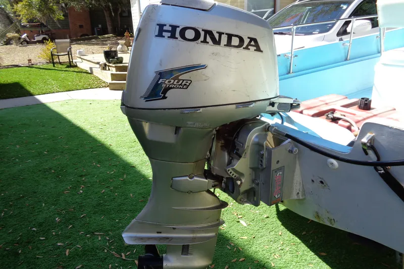 Slide: The Image of Honda four-stroke outboard motor on a 1970 Boston Whaler 17 Montauk boat. - 5