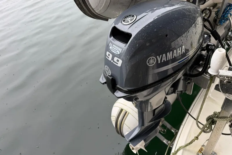 Slide: The Image of Yamaha 9.9 outboard motor on a 2005 Sea Ray 390 Sundancer boat. - 40