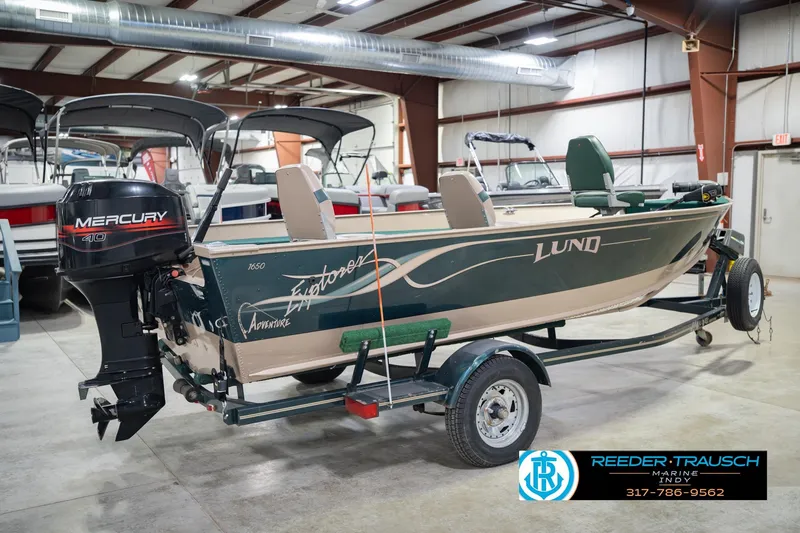 Slide: The Image of 1999 Lund 1650 Explorer SS boat with Mercury 40 engine in showroom. - 7