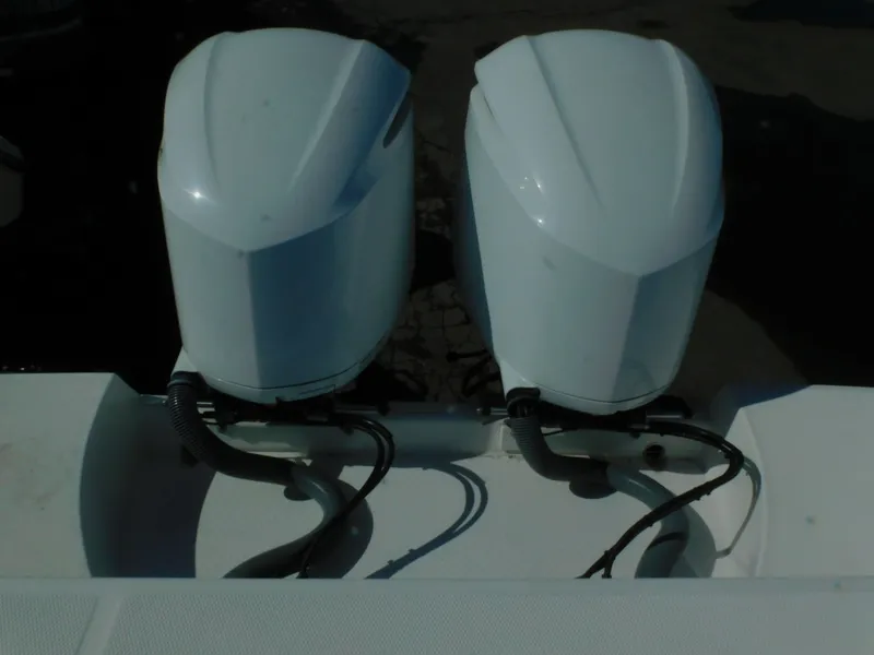 Slide: The Image of Everglades 335 Center Console 2019 - 10