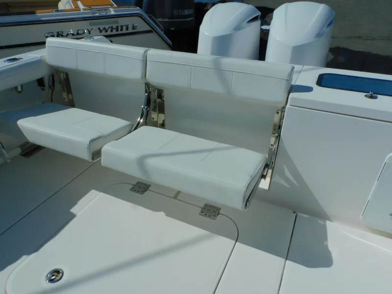 Slide: The Image of Everglades 335 Center Console 2019 - 14