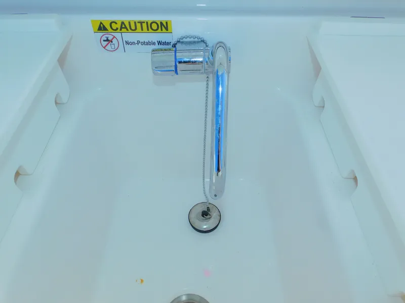 Slide: The Image of Everglades 335 Center Console 2019 - 18