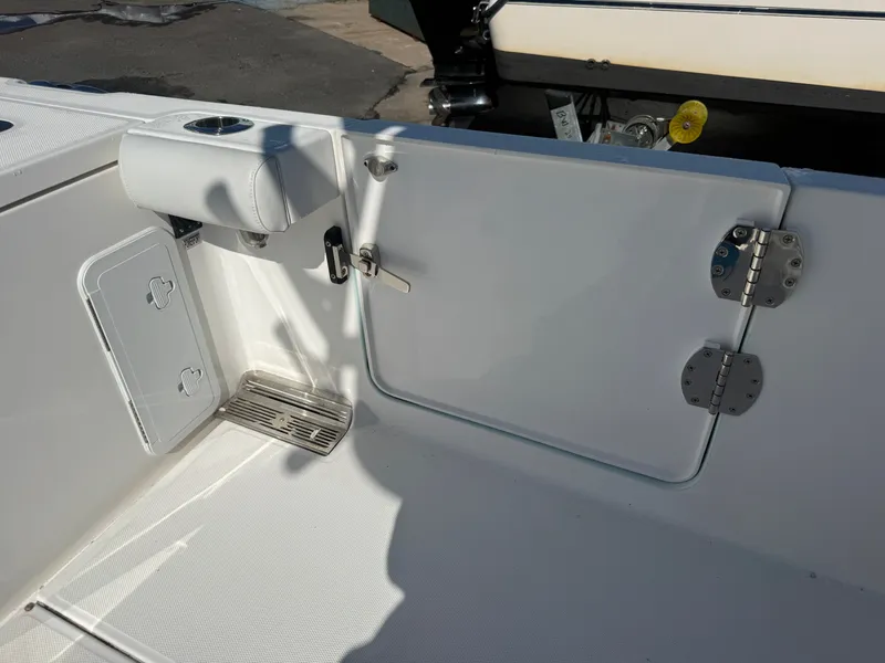 Slide: The Image of Everglades 335 Center Console 2019 - 19