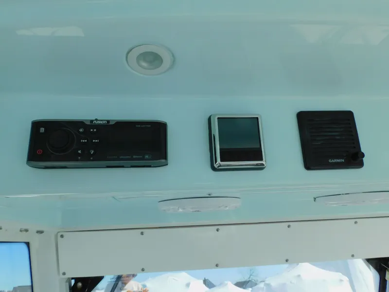 Slide: The Image of Everglades 335 Center Console 2019 - 29