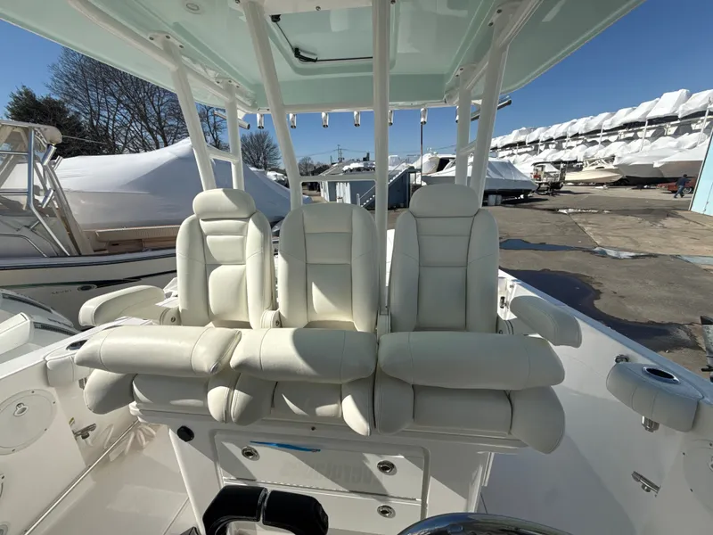 Slide: The Image of Everglades 335 Center Console 2019 - 32