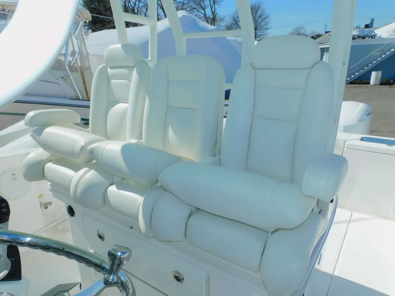 Slide: The Image of Everglades 335 Center Console 2019 - 33