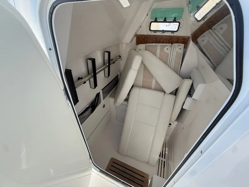 Slide: The Image of Everglades 335 Center Console 2019 - 37