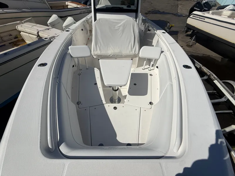 Slide: The Image of Everglades 335 Center Console 2019 - 39