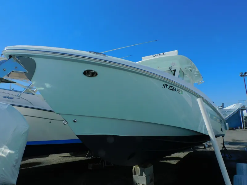 Slide: The Image of Everglades 335 Center Console 2019 - 4