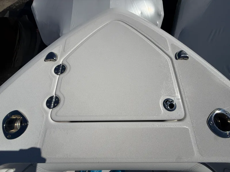 Slide: The Image of Everglades 335 Center Console 2019 - 41