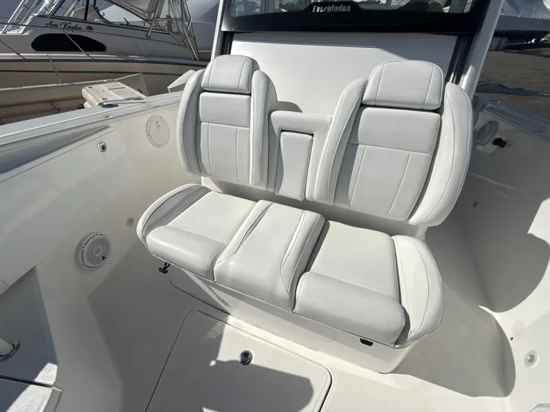 Slide: The Image of Everglades 335 Center Console 2019 - 43