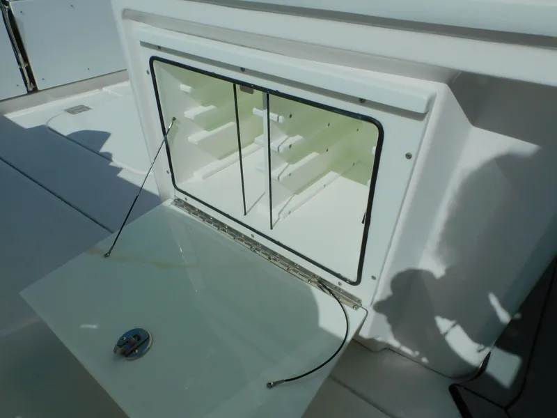 Slide: The Image of Everglades 335 Center Console 2019 - 46