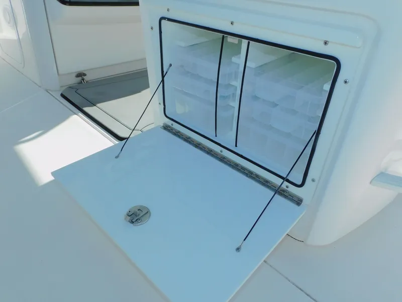 Slide: The Image of Everglades 335 Center Console 2019 - 49