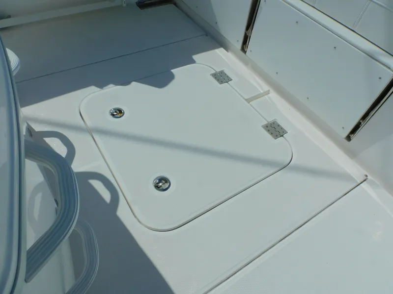 Slide: The Image of Everglades 335 Center Console 2019 - 50