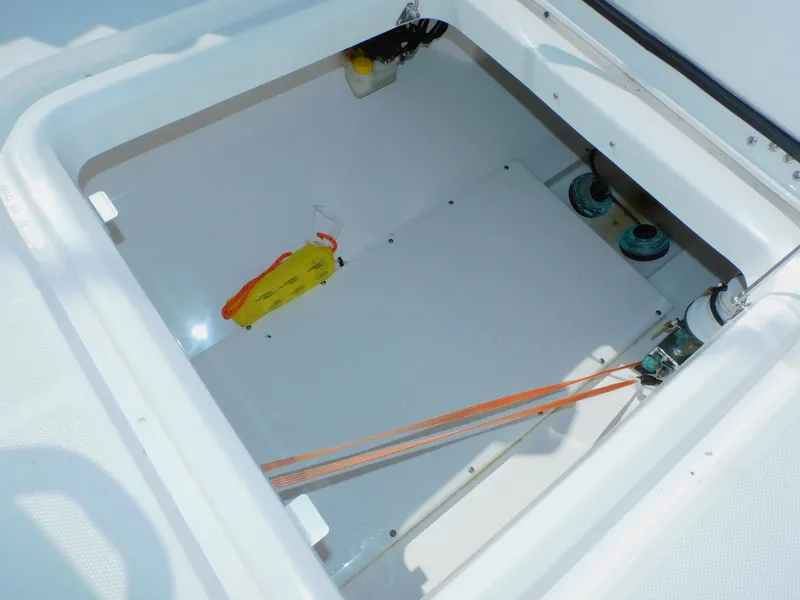 Slide: The Image of Everglades 335 Center Console 2019 - 51