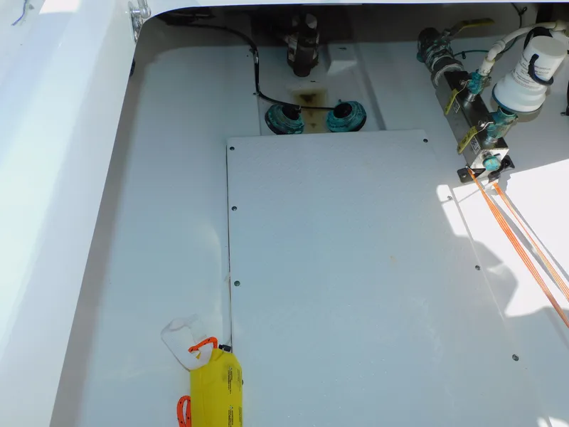 Slide: The Image of Everglades 335 Center Console 2019 - 53