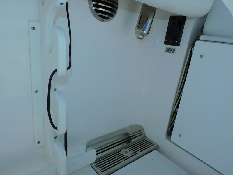 Slide: The Image of Everglades 335 Center Console 2019 - 60