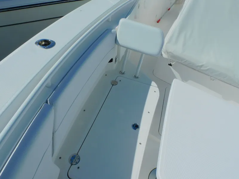 Slide: The Image of Everglades 335 Center Console 2019 - 65