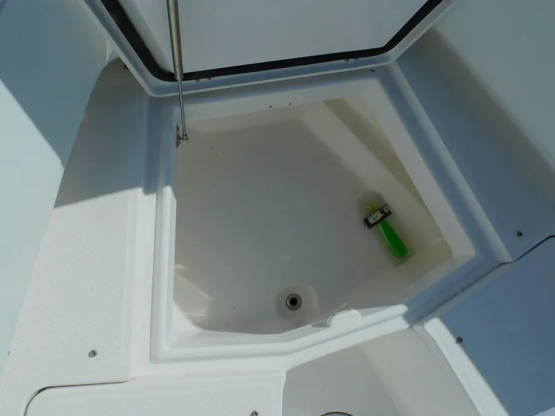 Slide: The Image of Everglades 335 Center Console 2019 - 70