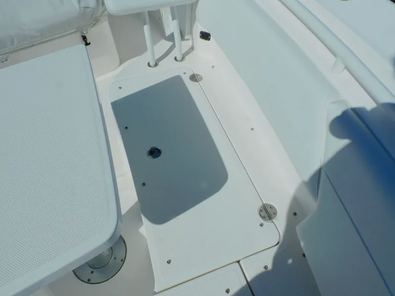 Slide: The Image of Everglades 335 Center Console 2019 - 73