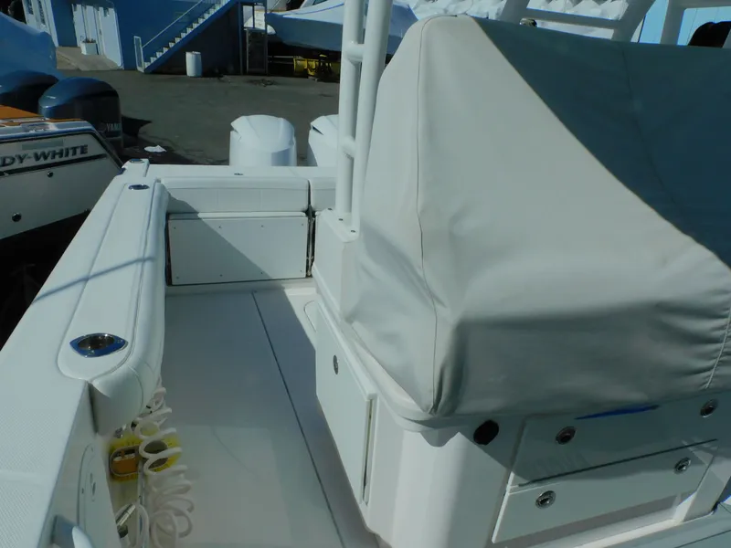 Slide: The Image of Everglades 335 Center Console 2019 - 78
