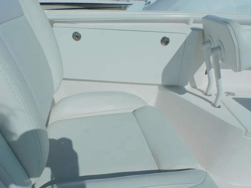 Slide: The Image of Everglades 335 Center Console 2019 - 79