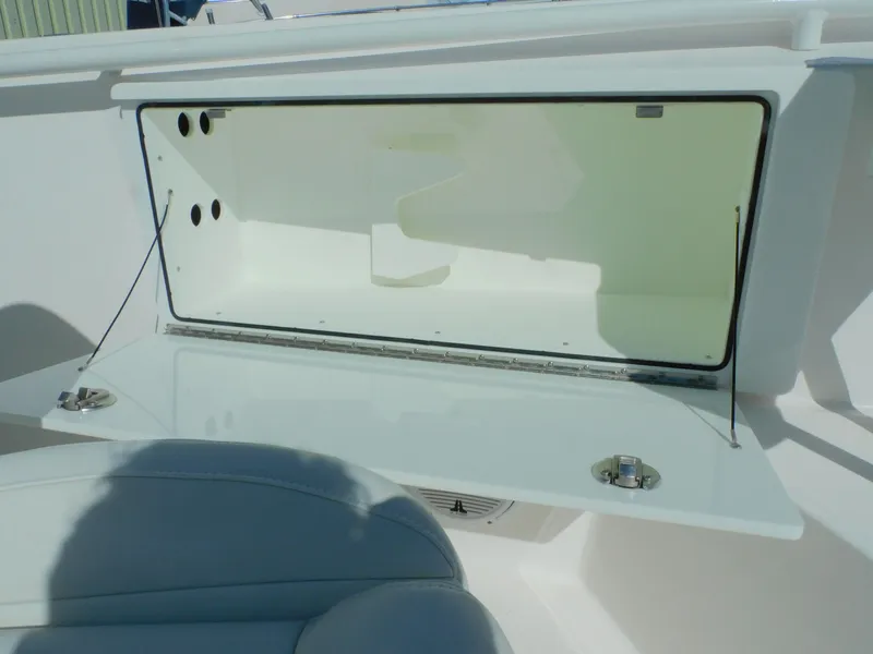 Slide: The Image of Everglades 335 Center Console 2019 - 85