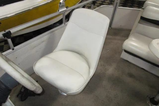 Slide: The Image of White seat on 2005 Harris FloteBote Cruiser 240 pontoon boat interior. - 9