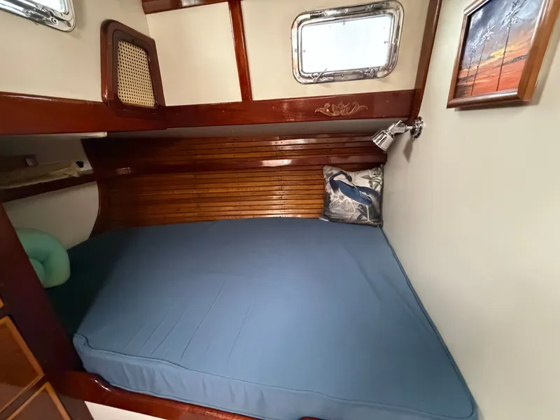 Slide: The Image of Cozy cabin in a 1985 Benford 39 yacht. - 14