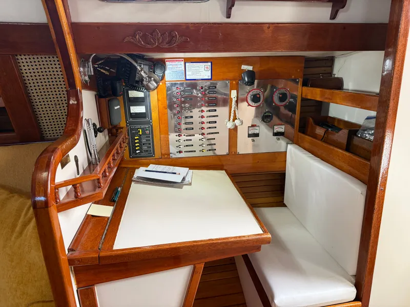 Slide: The Image of Navigation area of a 1985 Benford 39 yacht. - 31
