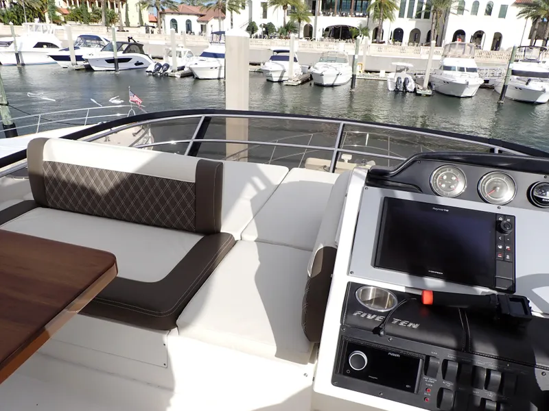 Slide: The Image of Sea Ray 510 Fly 2015 - 115