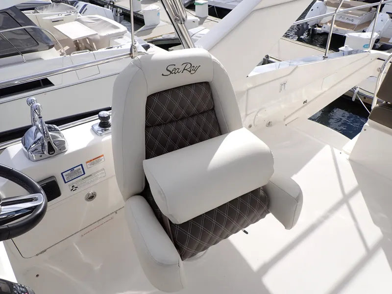 Slide: The Image of Sea Ray 510 Fly 2015 - 119