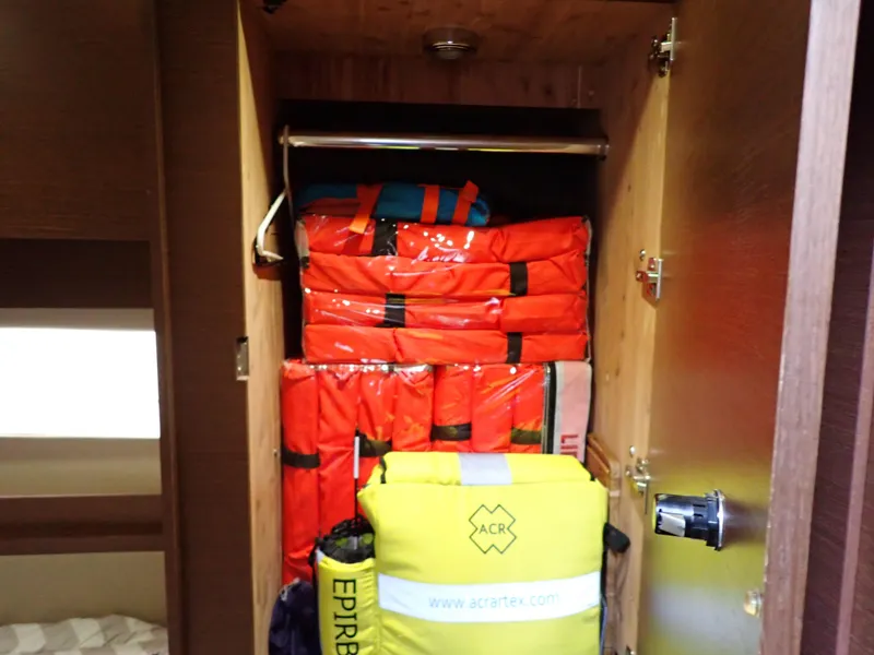 Slide: The Image of Sea Ray 510 Fly 2015 - 210