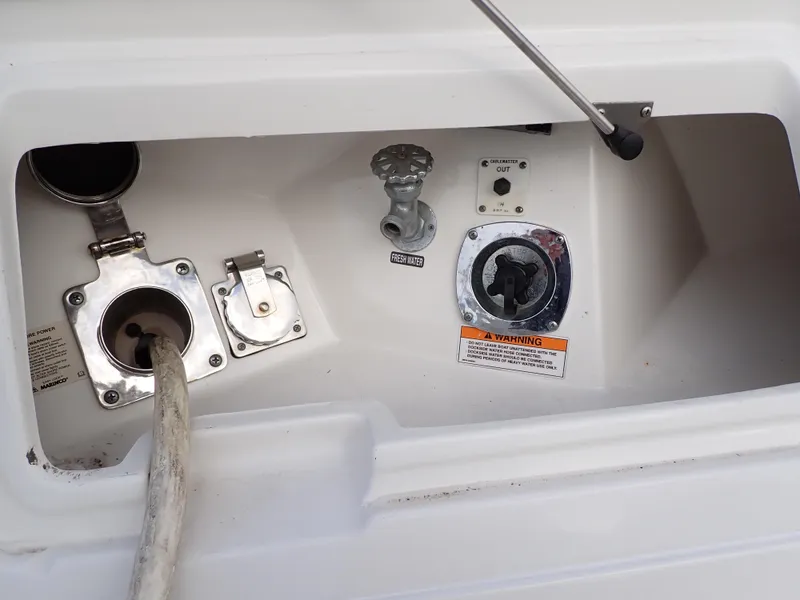 Slide: The Image of Sea Ray 510 Fly 2015 - 52