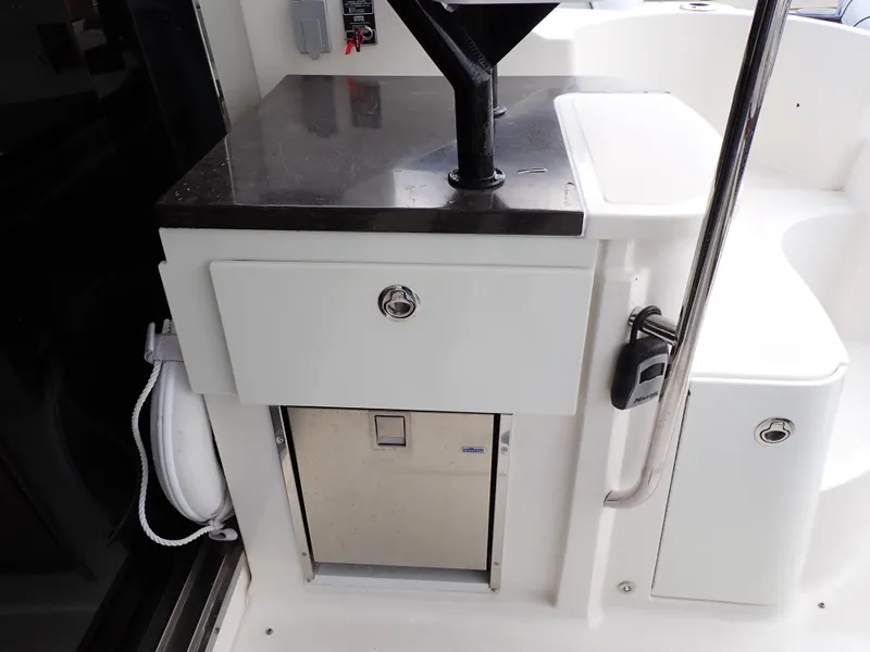 Slide: The Image of Sea Ray 510 Fly 2015 - 58