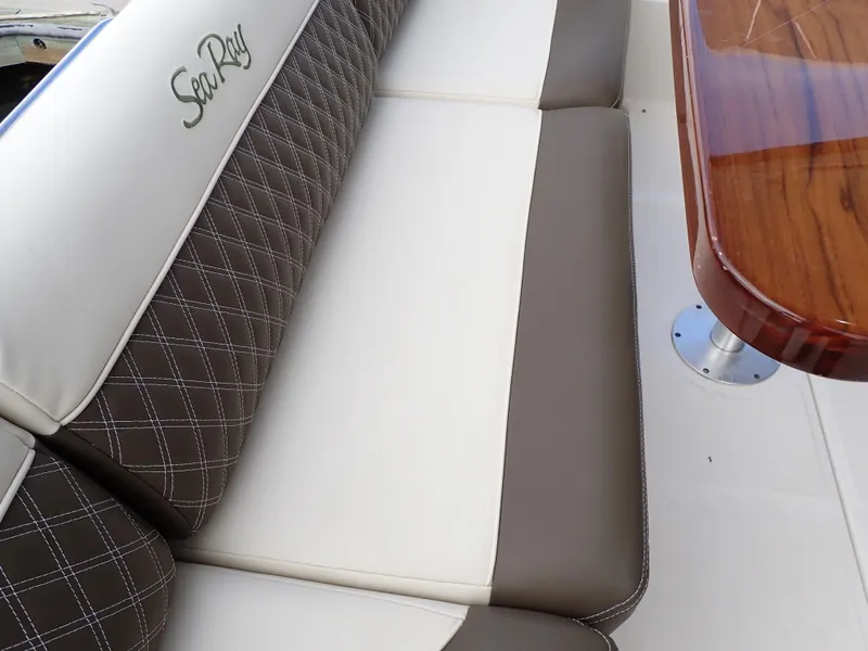 Slide: The Image of Sea Ray 510 Fly 2015 - 64