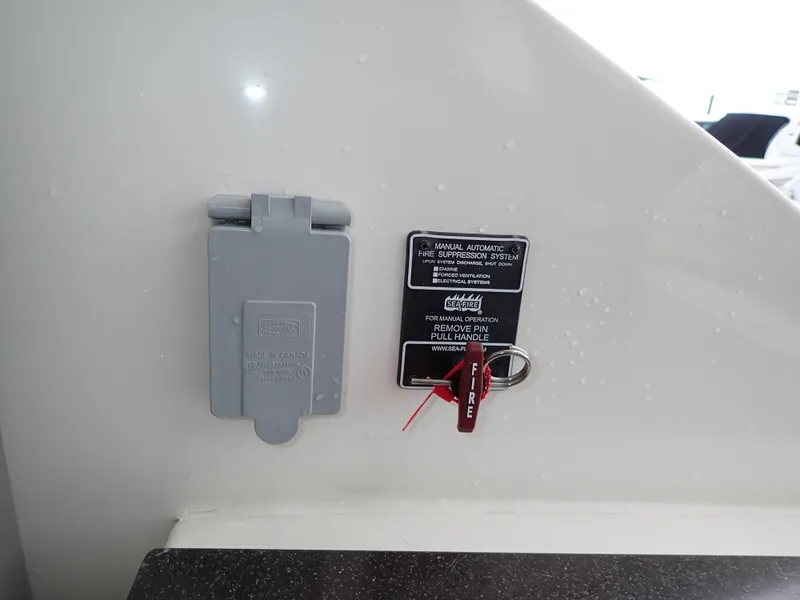 Slide: The Image of Sea Ray 510 Fly 2015 - 80