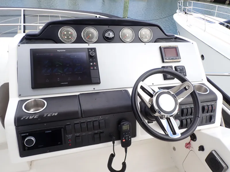 Slide: The Image of Sea Ray 510 Fly 2015 - 81