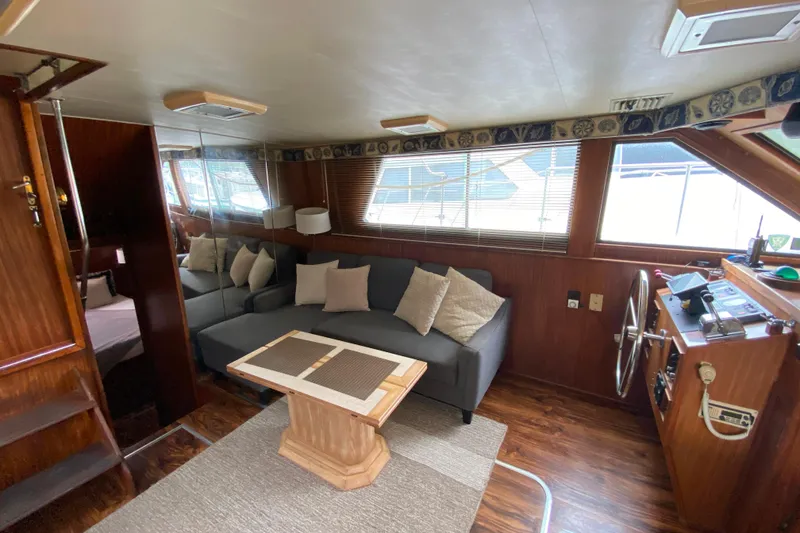 Slide: The Image of Interior of 1988 Hatteras 40 Double Cabin yacht with cozy seating and helm station. - 2