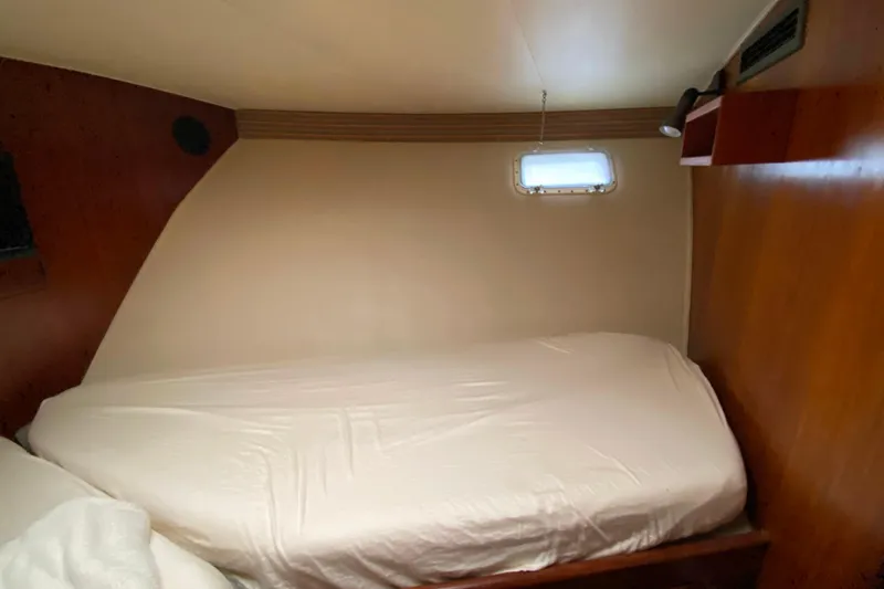 Slide: The Image of Cozy cabin interior of 1988 Hatteras 40 Double Cabin yacht with single bed. - 20